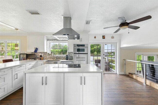 Building Photo - 16530 Royal Poinciana Ct