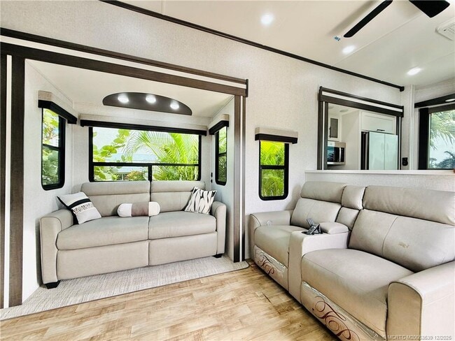 Building Photo - 10725 S Ocean Dr