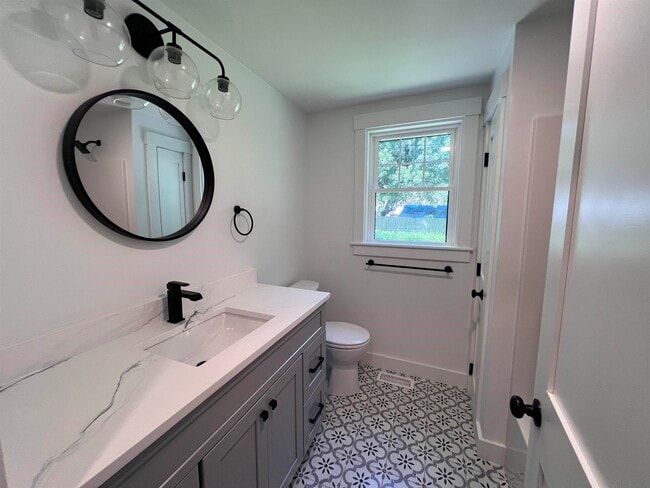Building Photo - 189 Colonial Dr