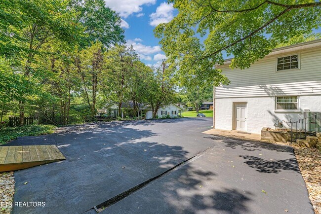 Building Photo - 9528 Gulf Park Dr