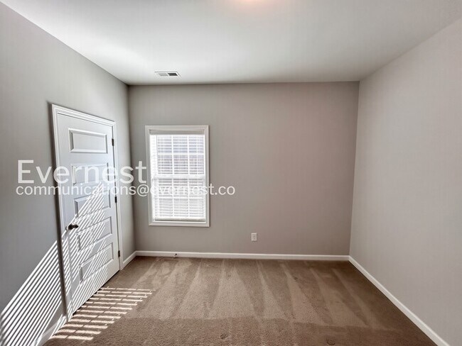 Building Photo - 1043 Echo Rdg Rd