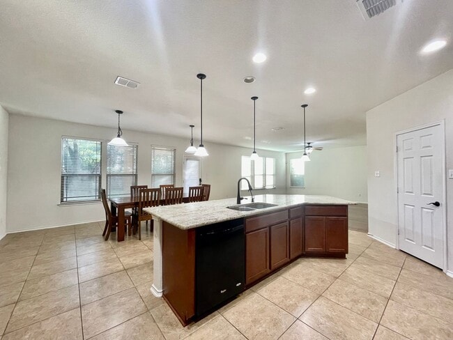 Building Photo - Spacious 4 Bedroom Home with Multiple Livi...