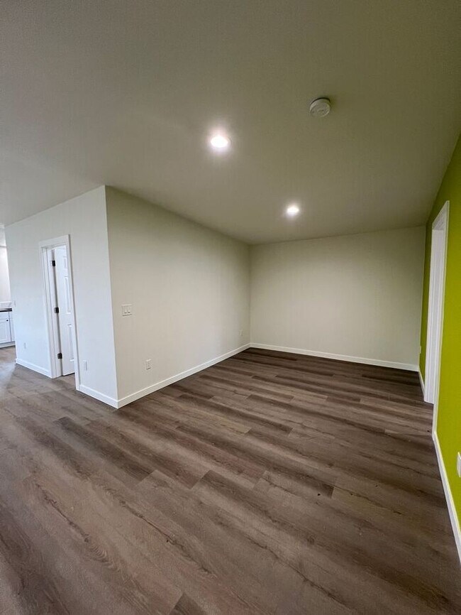 Building Photo - Professional Photos Coming Soon!