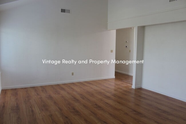 Building Photo - Available Soon! Recently Updated Very Nice...