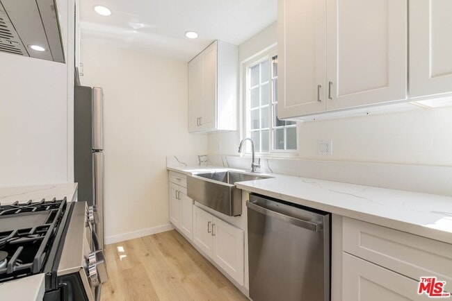 Building Photo - 835 S Sherbourne Dr