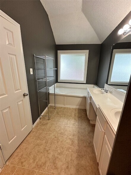 Building Photo - 5634 Indian Hill Dr