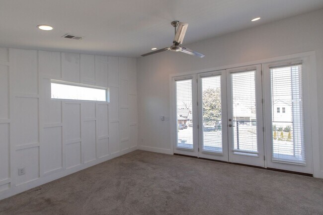 Building Photo - 3 Bed 2.5 Bath Single-Family Urban Home