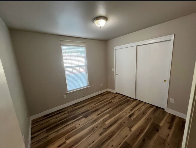 Building Photo - Updated Downtown Sonora Apartment