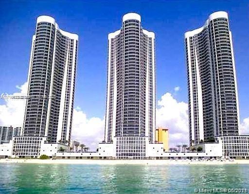 Building Photo - 15901 Collins Ave