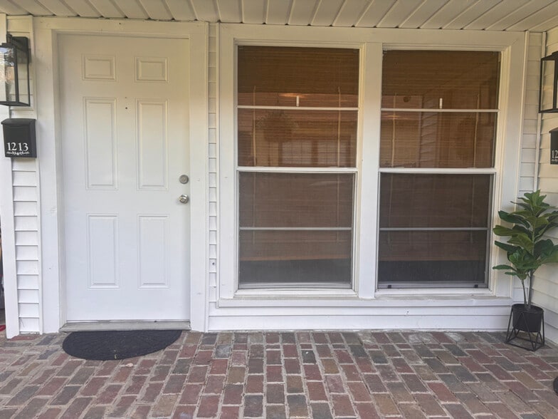 Primary Photo - 1213 Middleton St