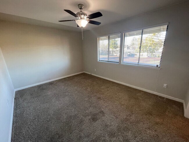 Building Photo - Beautiful Condo in Gated Community