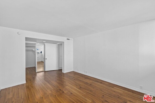 Building Photo - 10535 Wilshire Blvd
