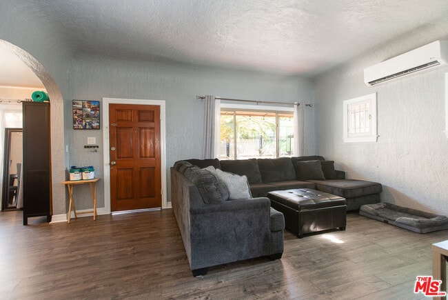 Building Photo - 5177 Bohlig Rd