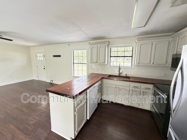 Building Photo - 11362 Cloverleaf Dr