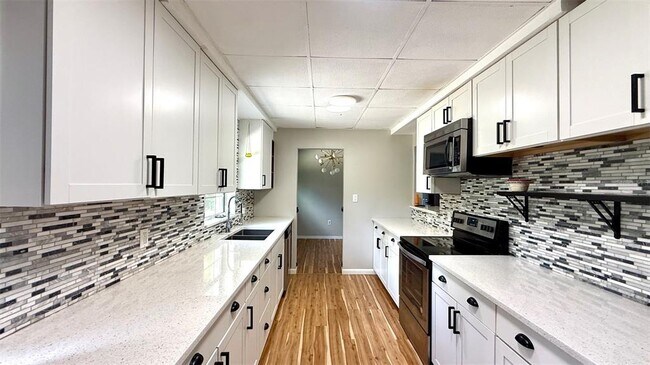 Building Photo - 1916 N Hastings St