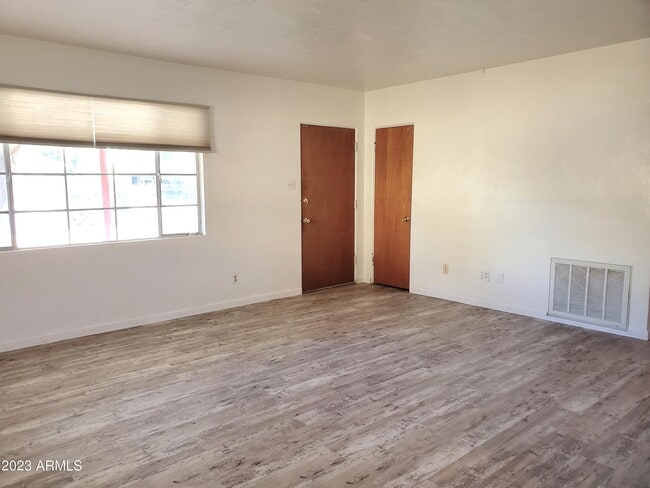 Building Photo - 1336 E Lemon St
