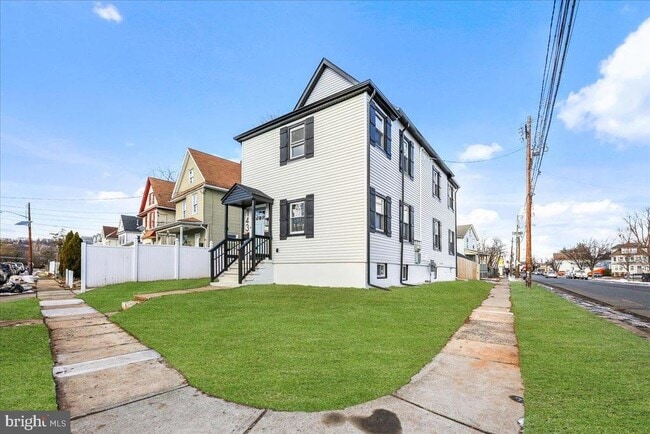 Building Photo - 143 Johnston Ave