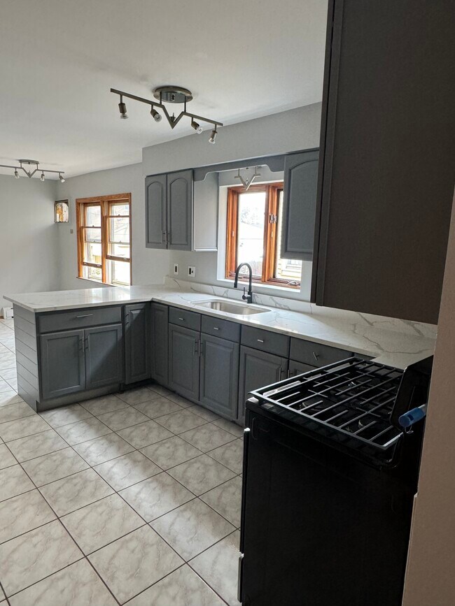 Kitchen - 2714 N Mason Ave