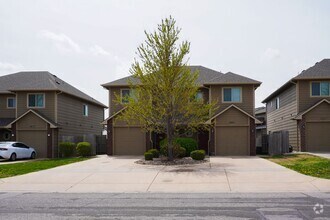 Building Photo - 3-Bed Duplex w Garage + Fenced Yard