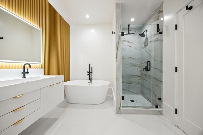 Building Photo - 212 W 64th St