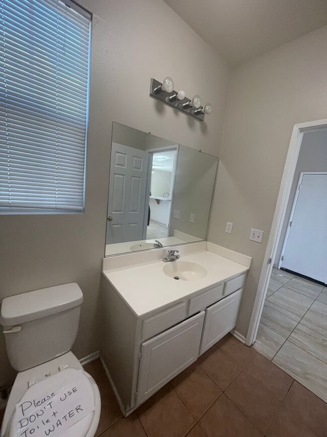 Building Photo - Adelanto- Beautiful 4 Bedrooms, 2.5 Bathro...