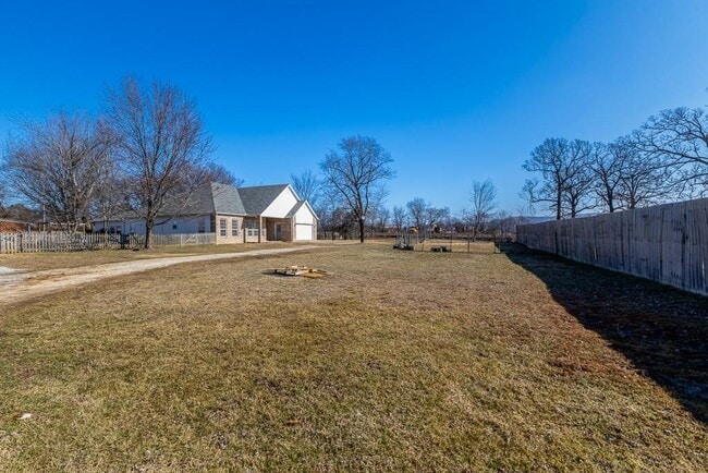 Building Photo - 12840 Ruby Rd