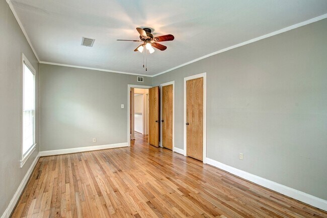 Building Photo - 2030 Gostick St