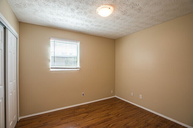 Building Photo - Great Rental in Heritage South!