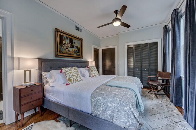 Building Photo - 518 Lamar Ave