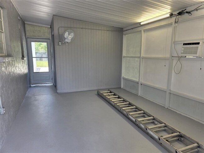 Building Photo - 1103 Teakwood Ave