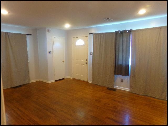 Building Photo - 9910 Brooks Ln