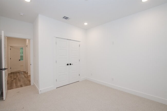 Building Photo - 2054 Johanna Crk Dr