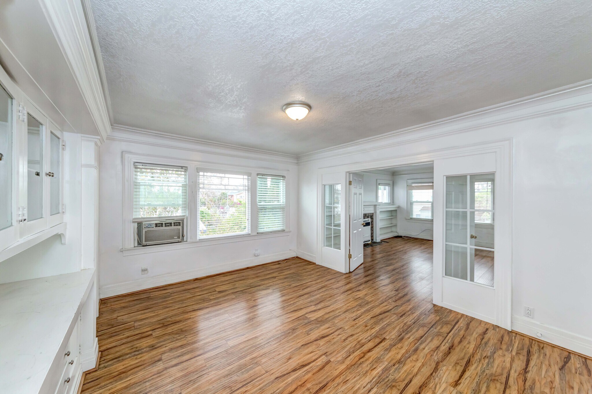 Building Photo - 1308 S Van Ness Ave