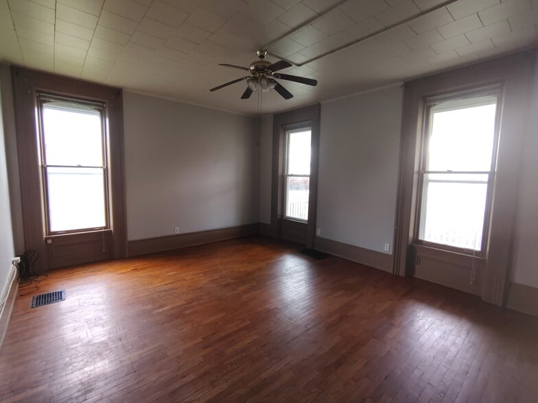 Building Photo - 1220 S Washington St