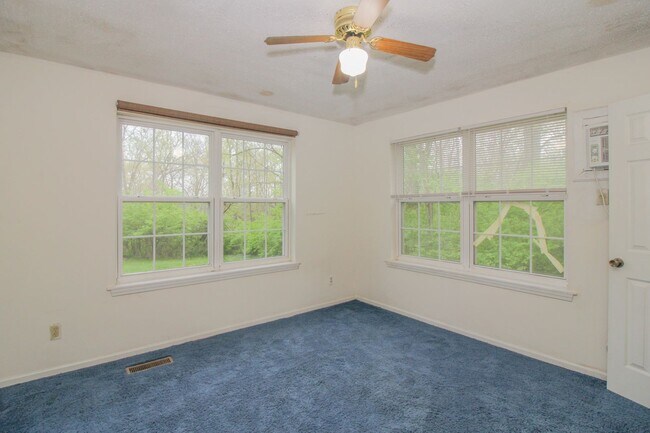 Building Photo - 1721 Cliff Dr