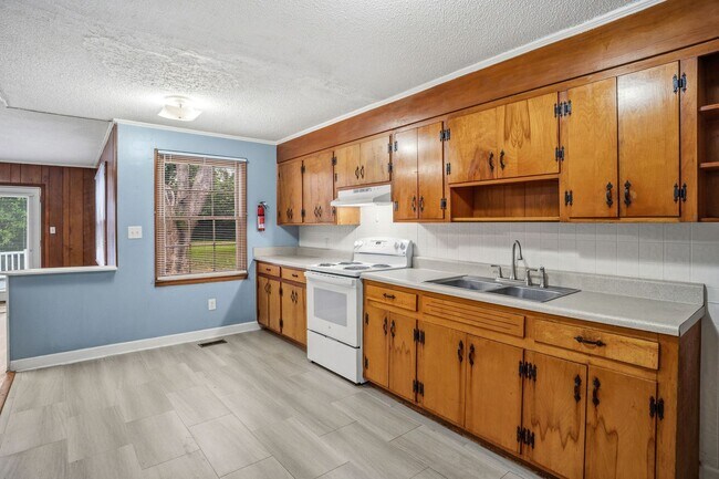 Building Photo - 934 Bluebird Rd