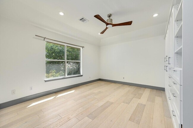 Building Photo - 10011 Brightling Ln