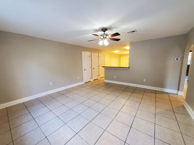 Building Photo - 3509 Golden Dr