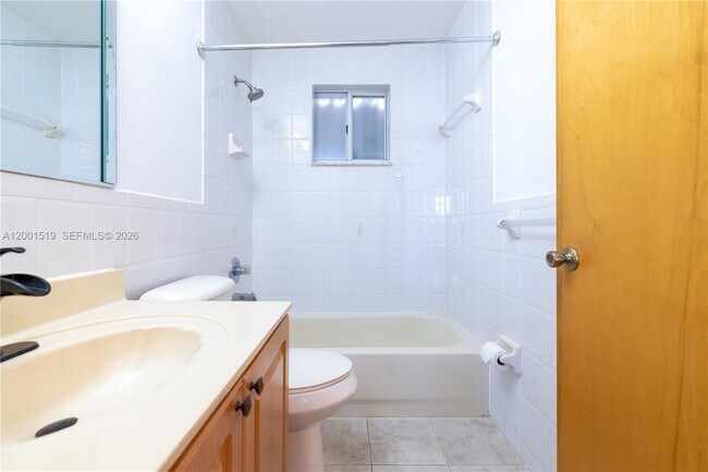 Building Photo - 10017 W Okeechobee Rd