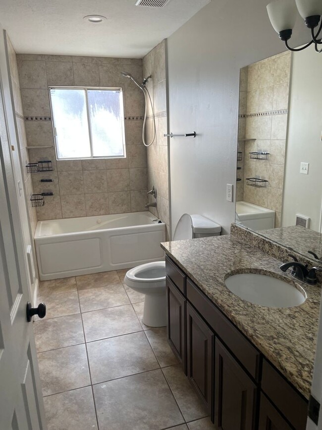 Building Photo - 4 Bed/2 Bath home in Harrisville