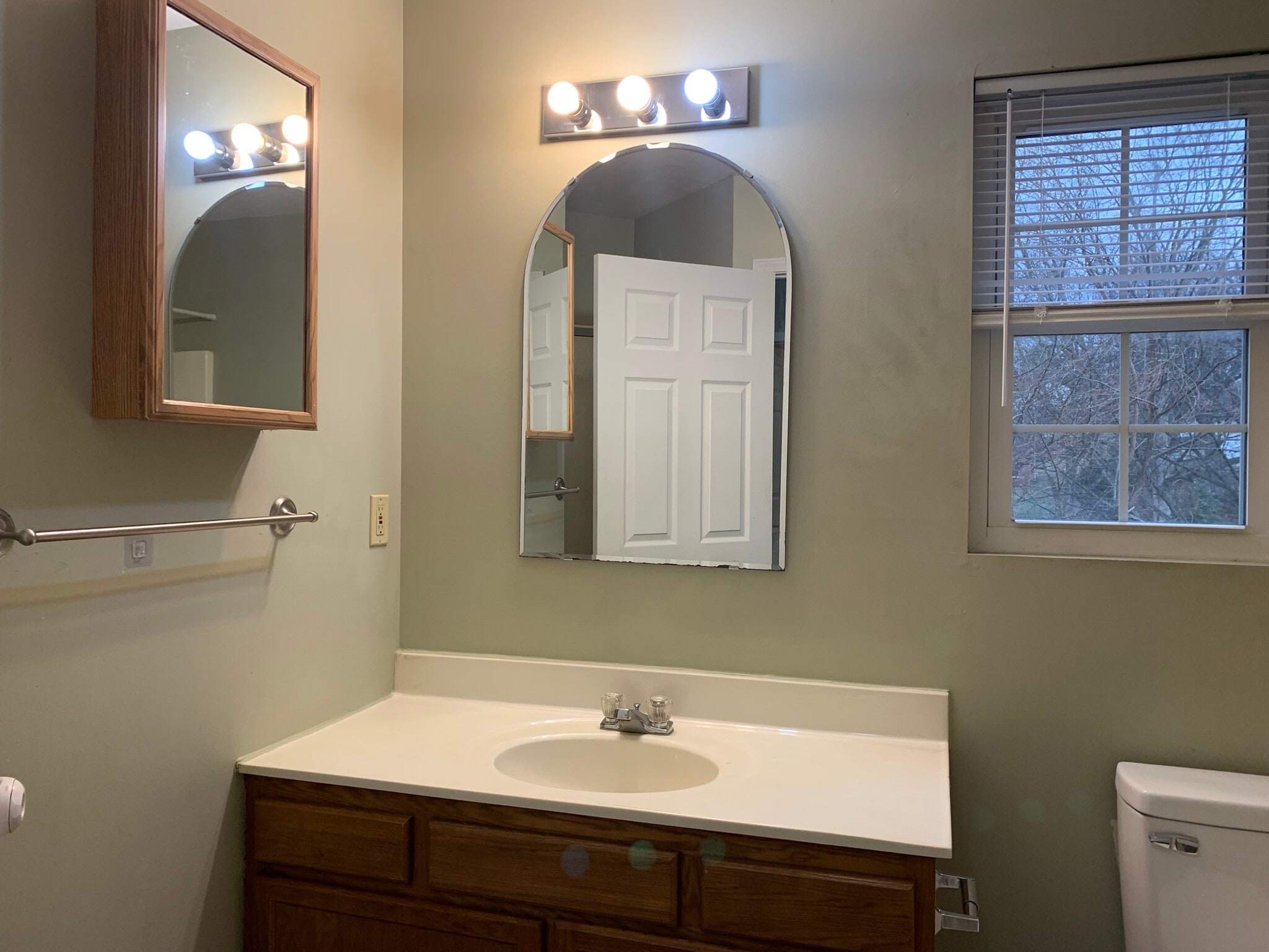 Building Photo - 403 Frank St