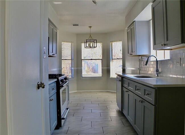 Building Photo - 408 Sage Boot Dr