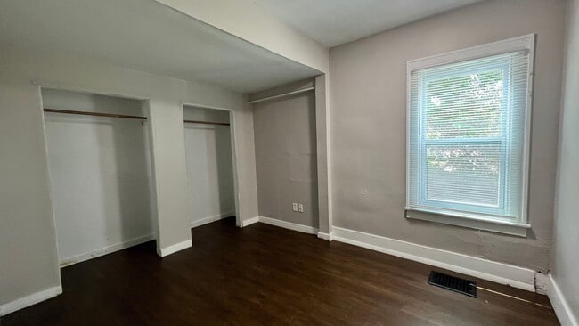 Building Photo - 357 Fox St SW