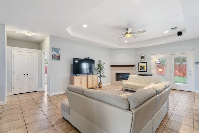Building Photo - 210 Saddle Blanket