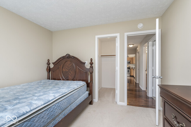 Building Photo - 381 Longview Bend