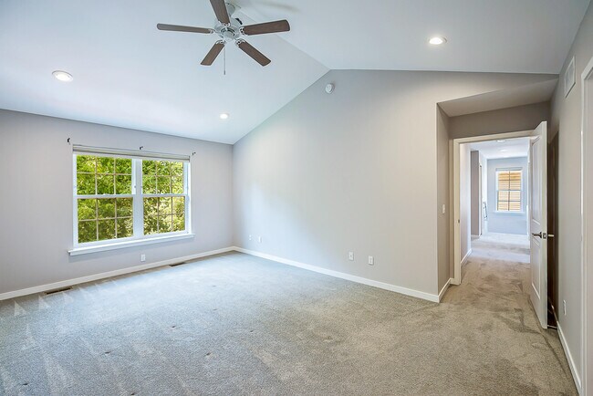 Building Photo - 348 Sedgewood Ln