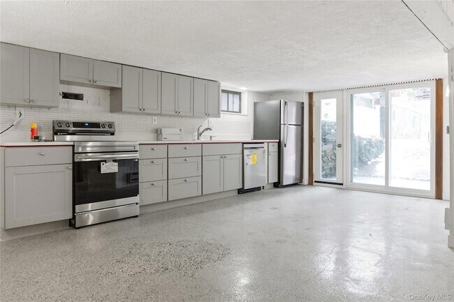 Building Photo - 378 Broadway