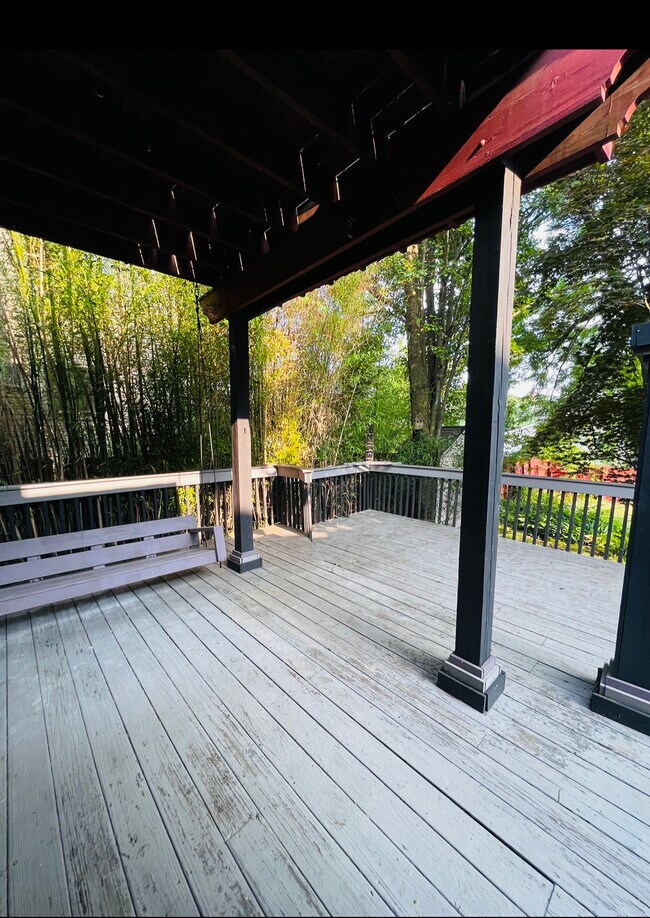 Building Photo - 343 E 12th Ave