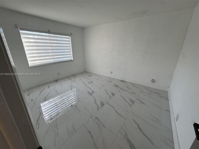 Building Photo - 158 Lakeview Dr