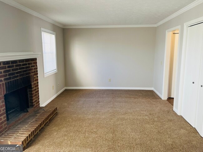 Building Photo - 1522 Paces Ferry N Dr SE